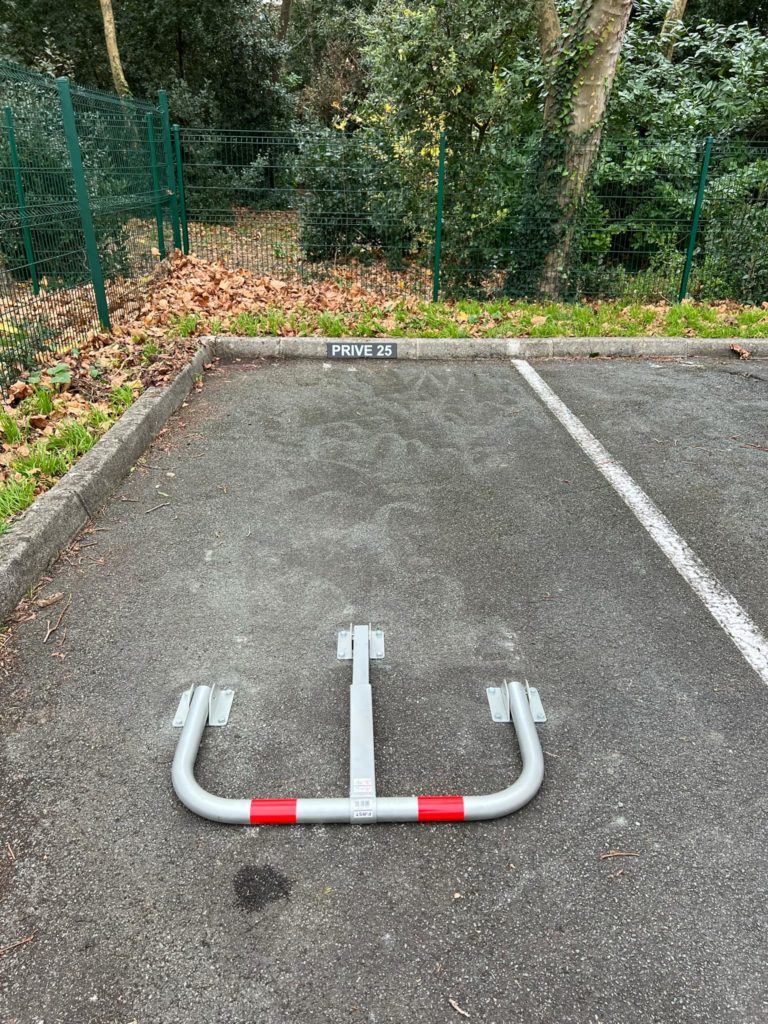 Installation barrière de réservation arceau parking la rochelle 17000