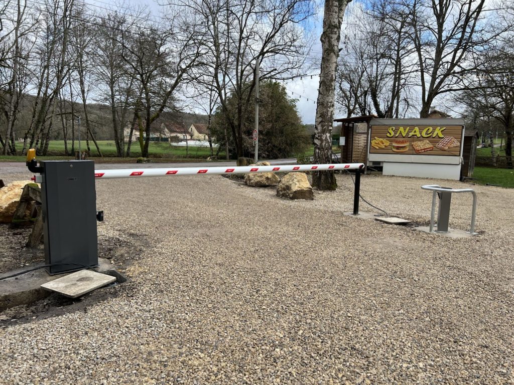 barrière levante came avec système de reconnaissance-de-plaques minéralogiques