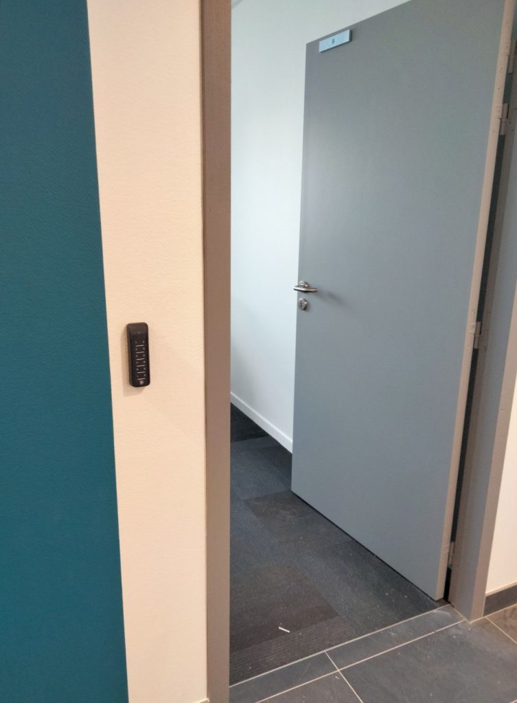 Lecteur de badges et digicode ARITECH