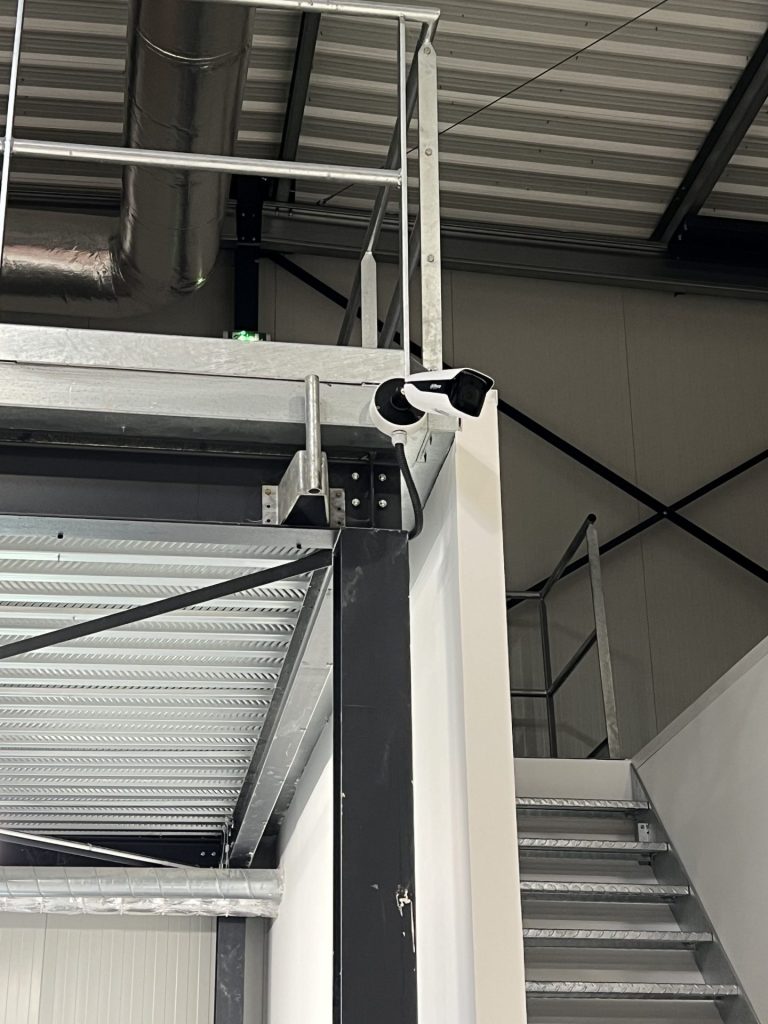 installation d'un système de vidéosurveillance de marque DAHUA et d'un contrôle d'accès de marque ARITECH