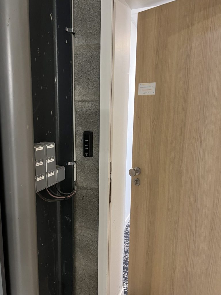 installation d'un système de vidéosurveillance de marque DAHUA et d'un contrôle d'accès de marque ARITECH